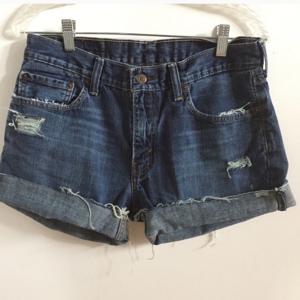 Levi’s 514 distressed cut off jean shorts